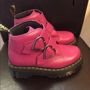 Dr Martens Devon heart boots